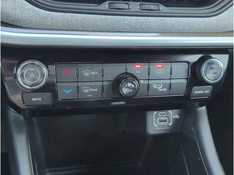 Used 2024 Jeep Compass LatitudeImage 16