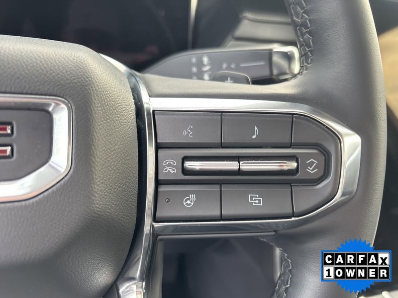 Used 2025 GMC Acadia FWD ElevationImage 28