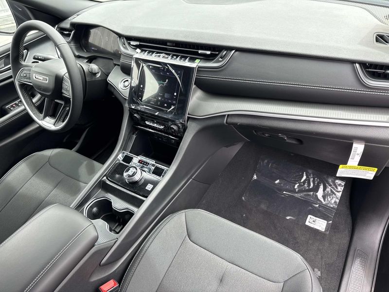 New 2026 Jeep Grand Cherokee L Laredo 4x2