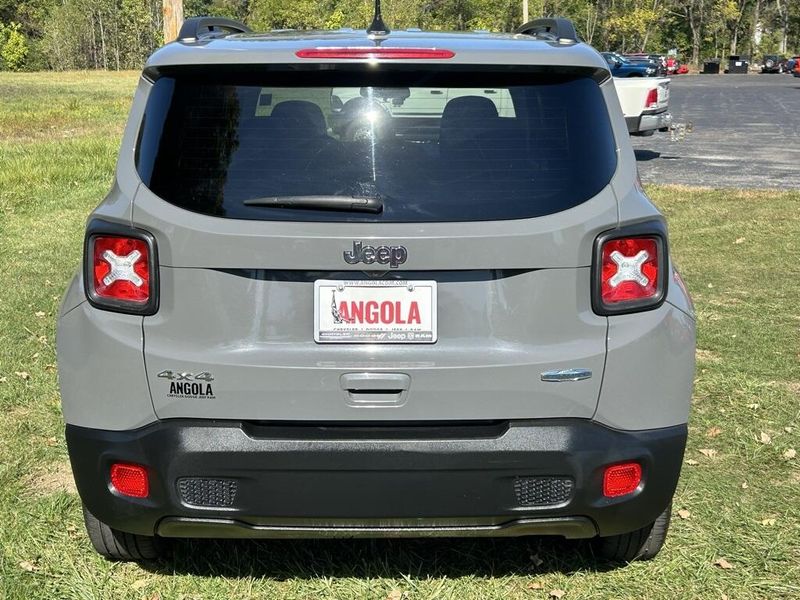 2019 Jeep Renegade Latitude photo 2