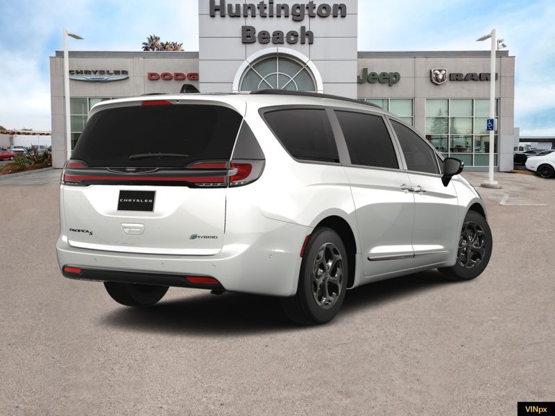 2024 Chrysler Pacifica Hybrid Select Premium SImage 7