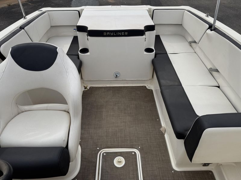 2019 BAYLINER VR4 Image 35