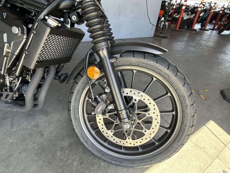 2025 Honda SCL500 Image 10