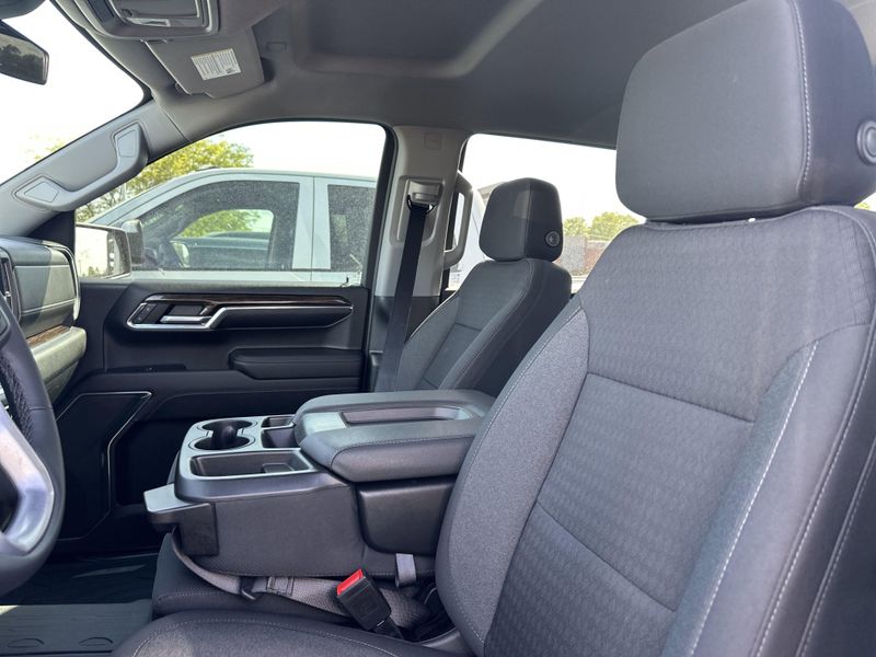2023 GMC Sierra 1500 ElevationImage 25