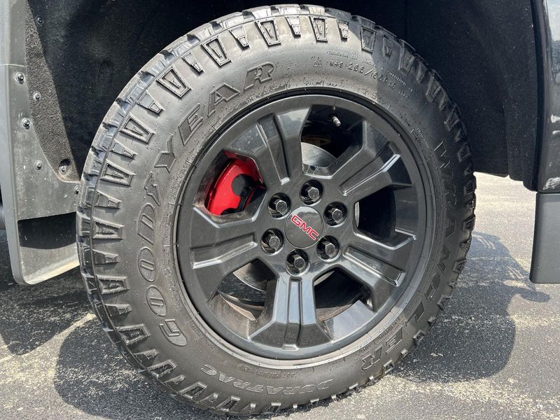 2017 Gmc Sierra 1500 SLT photo 2