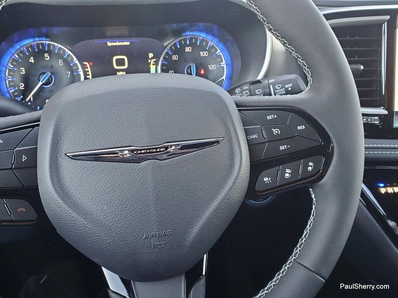 New 2026 Chrysler Pacifica Select