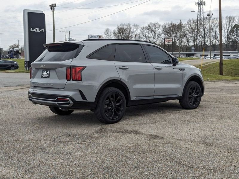 2022 Kia Sorento SX in a WOLF GRAY exterior color and Blackinterior. Johnson Dodge 601-693-6343 pixelmotiondemo.com 