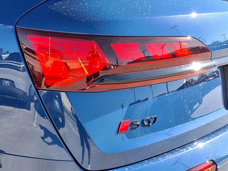 Used 2025 Audi SQ7 PrestigeImage 10