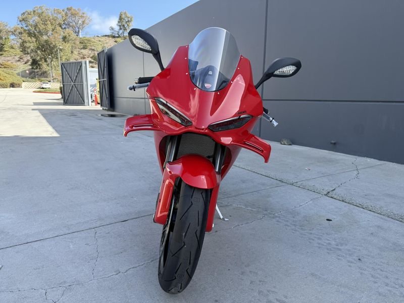 New 2025 Ducati PANIGALE V4 Image 12