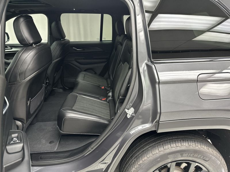 Used 2025 Jeep Grand Cherokee Altitude XImage 14
