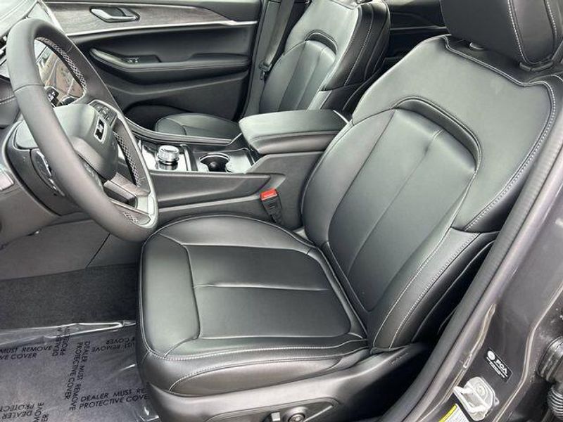 New 2026 Jeep Grand Cherokee Limited 4x2Image 16