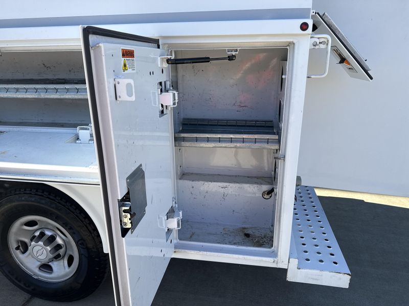 Used 2017 Chevrolet Express Cutaway Image 25