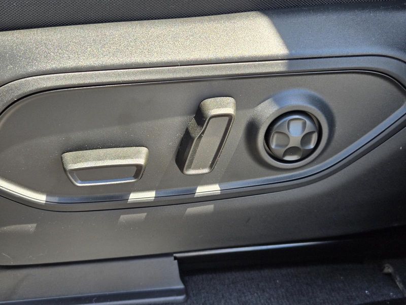 New 2026 Jeep Grand Cherokee L Laredo 4x2