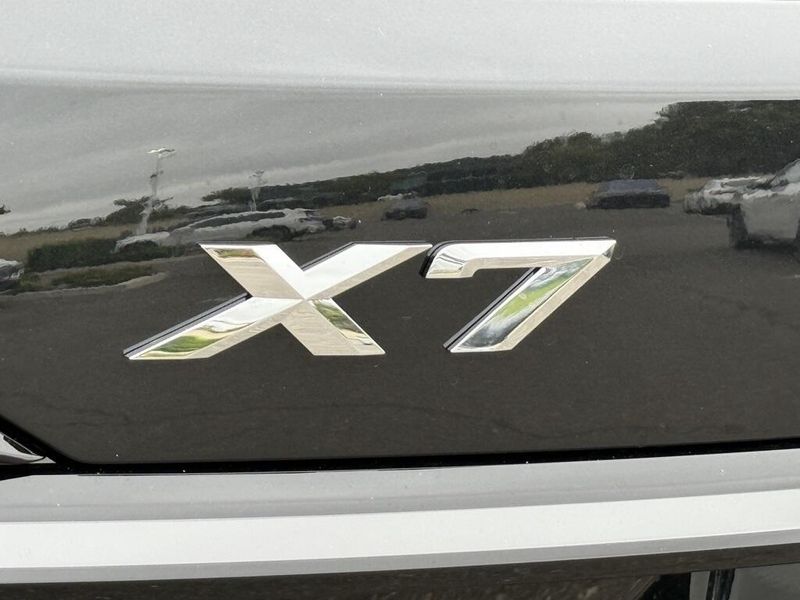 2026 BMW X7 xDrive40iImage 13
