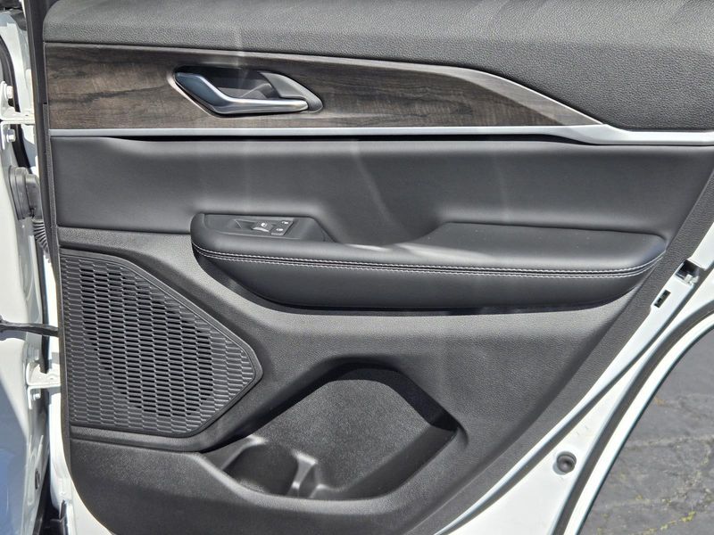 New 2026 Jeep Grand Cherokee Laredo Altitude 4x4
