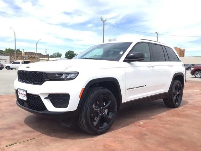 New 2025 Jeep Grand Cherokee Altitude X 4x2Image 1