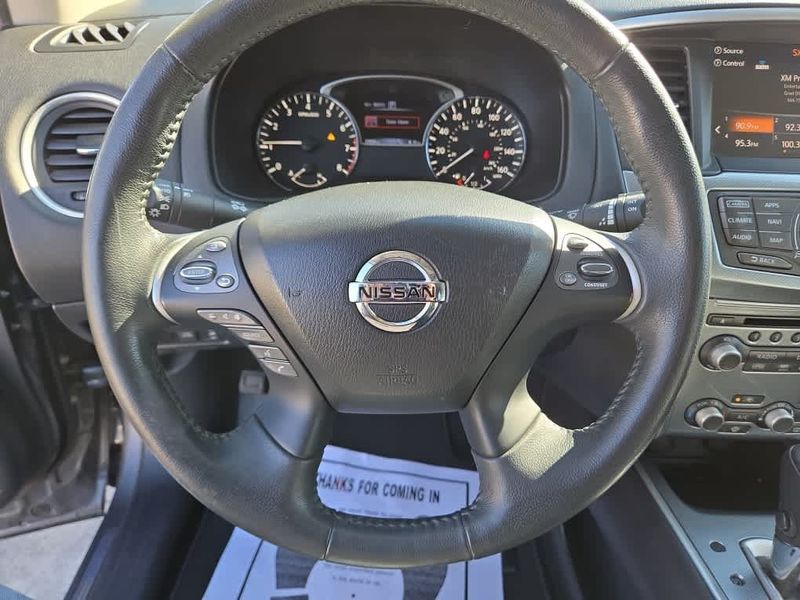 2017 Nissan Pathfinder SLImage 19
