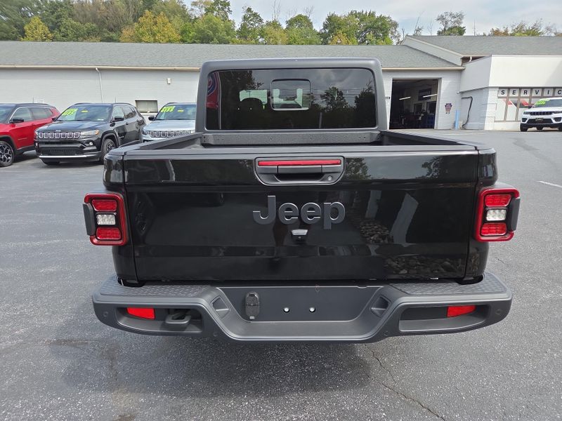 2025 Jeep Gladiator Sport S photo 3