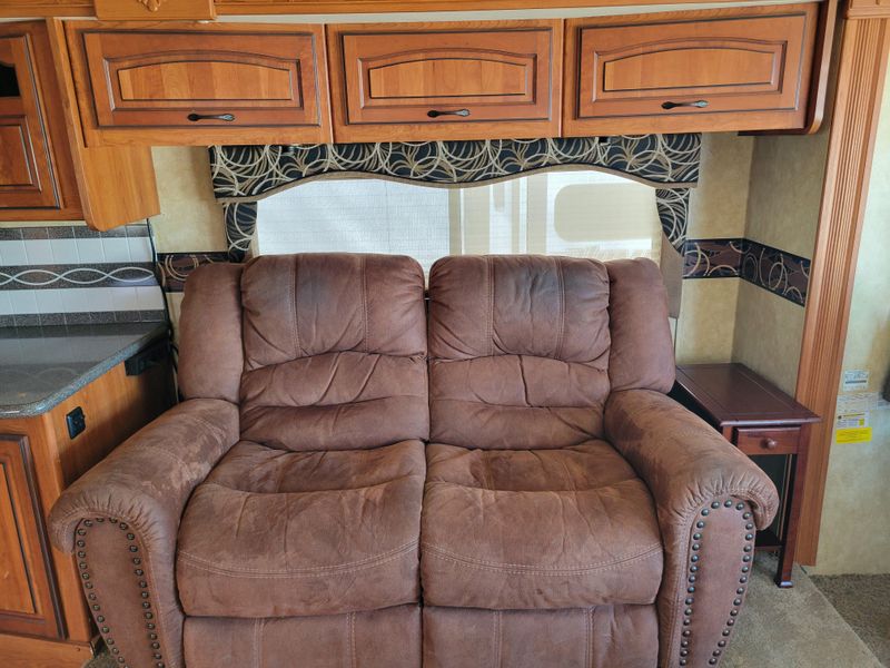 Used 2011 COACHMAN BY FOREST R ENCOUNTER 37-TZ Image 14