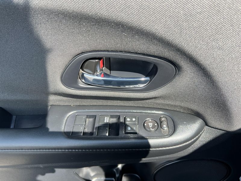 Used 2020 Honda HR-V LXImage 6