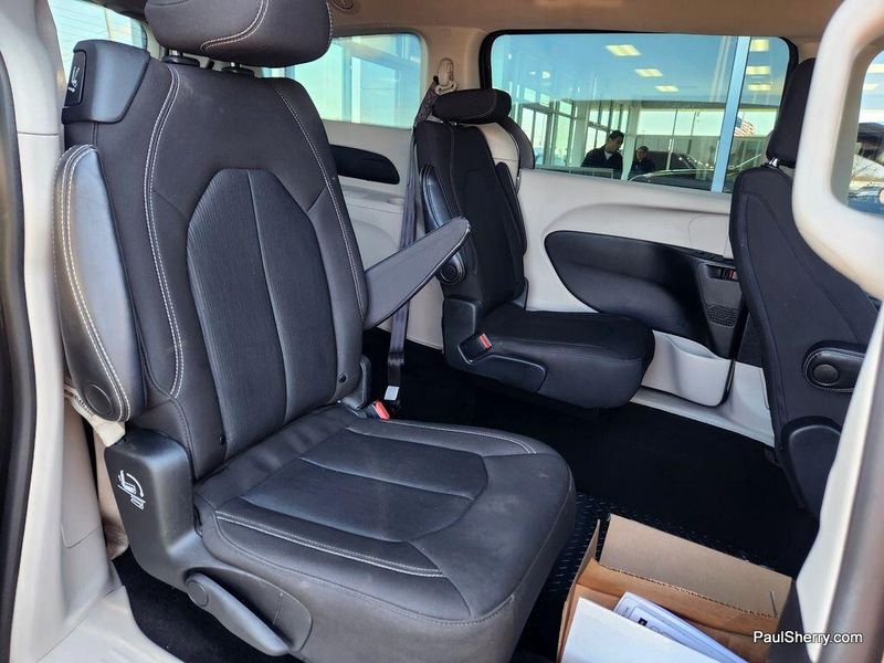 2022 Chrysler Voyager LXImage 49