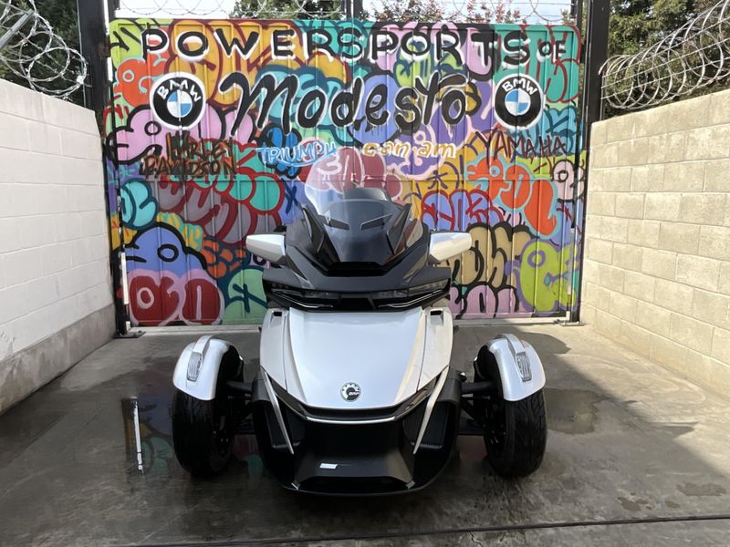 New 2024 Can-Am SPYDER RT LIMITED Image 2