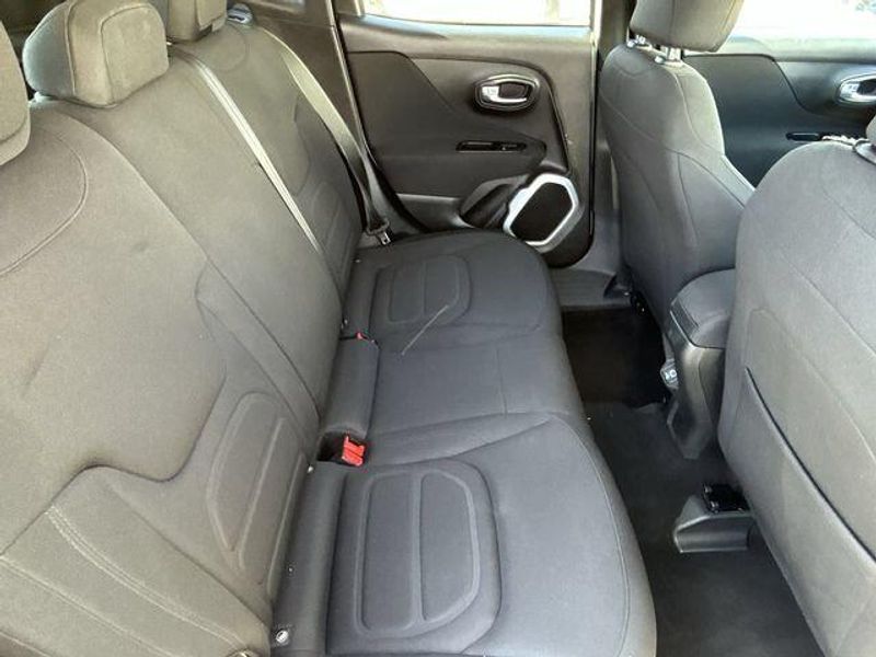 Used 2018 Jeep Renegade LatitudeImage 14