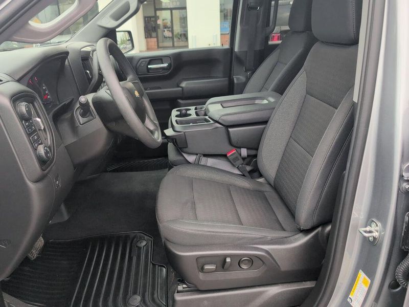 2024 Chevrolet Silverado CustomImage 12