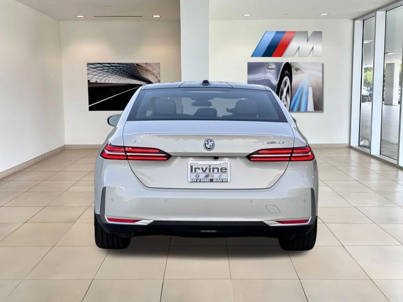 2025 BMW i5 xDrive40Image 7