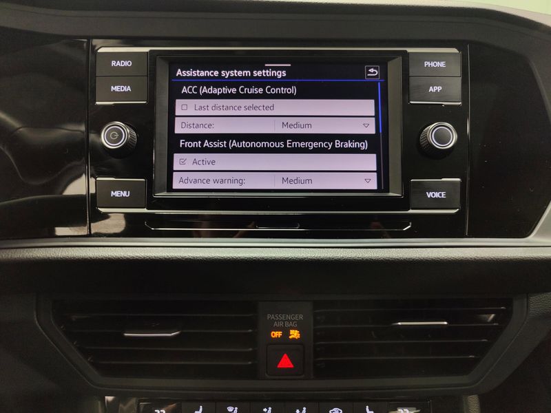 Used 2024 Volkswagen Jetta SE w/SunroofImage 8
