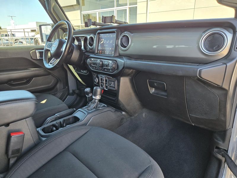 Used 2022 Jeep Gladiator Overland 4x4