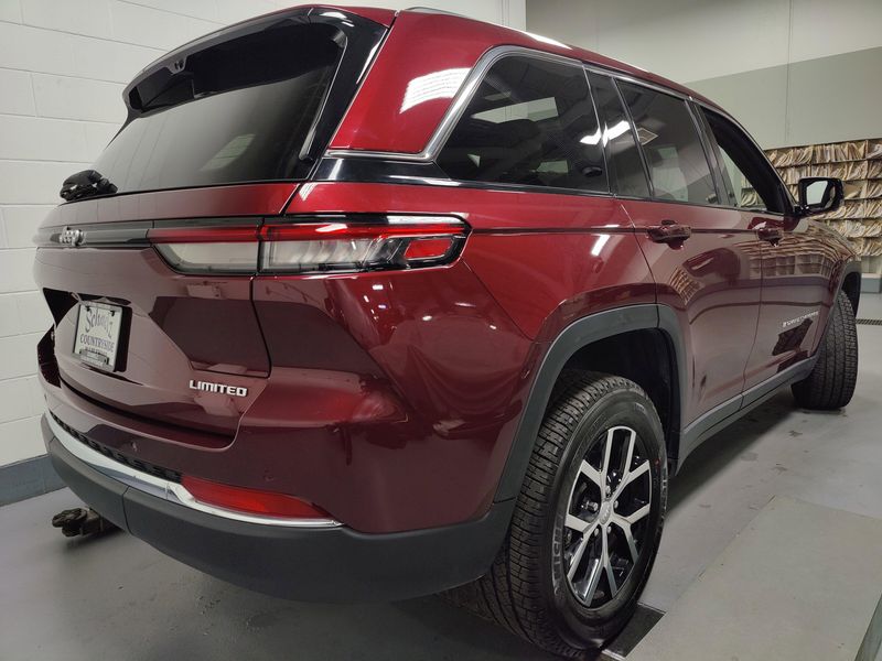 2024 Jeep Grand Cherokee Limited 4x4 w/Sunroof/Lux techImage 16