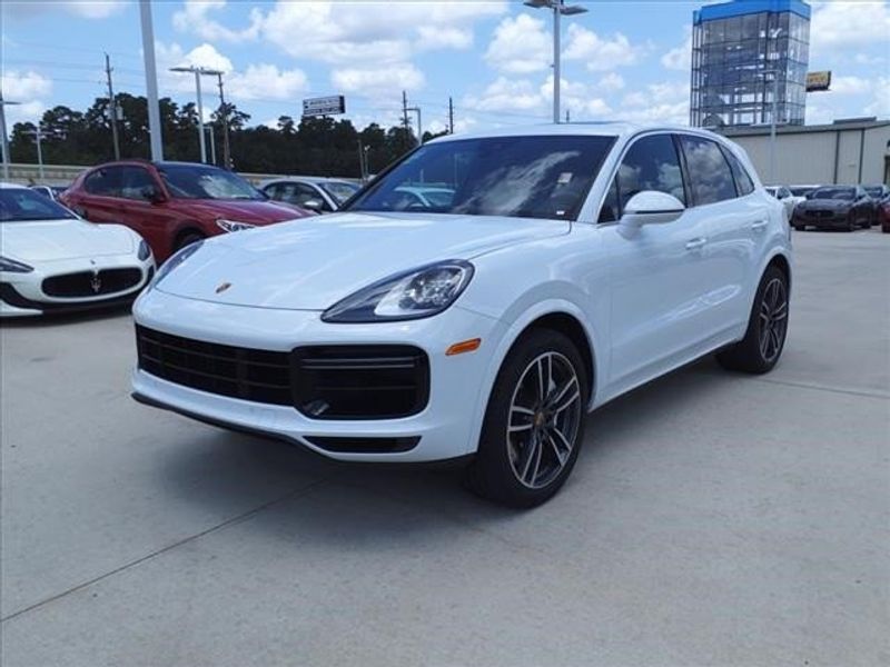 2023 Porsche Cayenne TurboImage 9