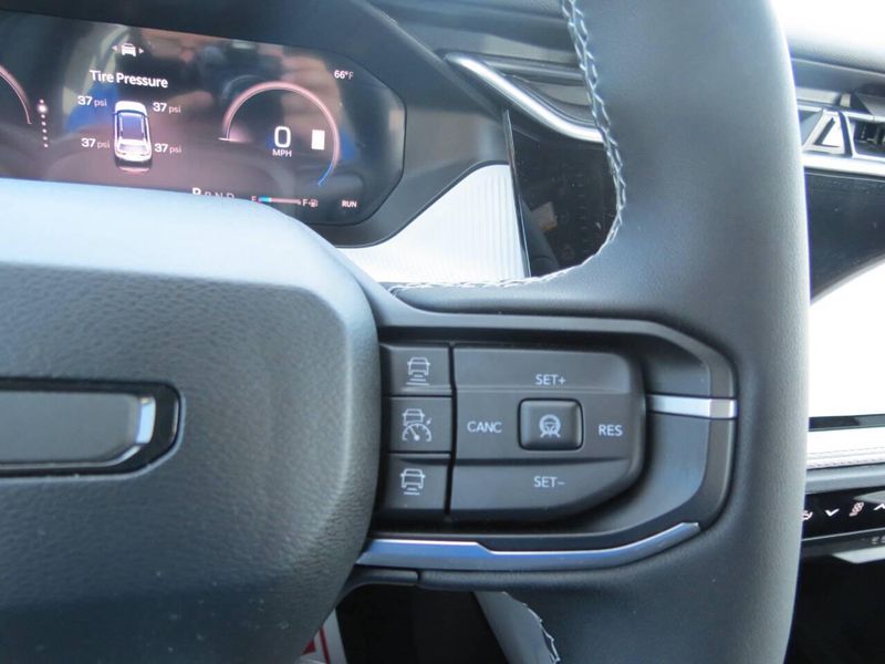 New 2026 Jeep Cherokee Overland 4x4Image 10