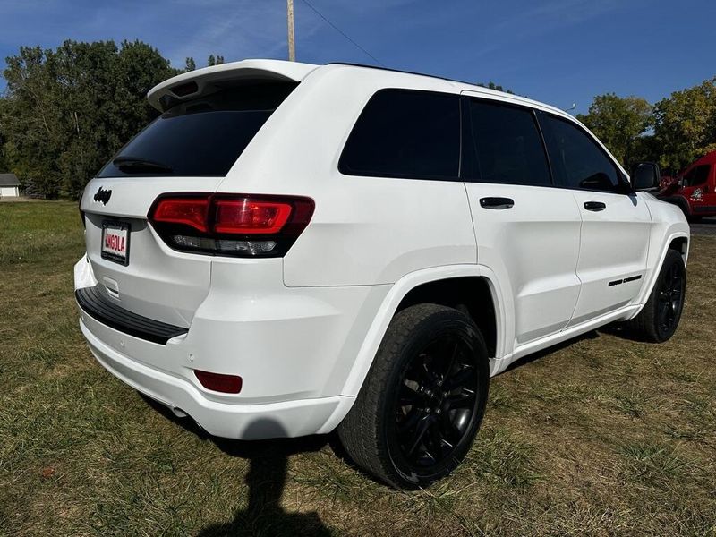 2018 Jeep Grand Cherokee Altitude photo 3