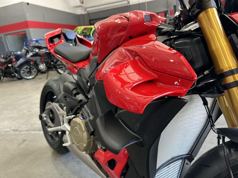 New 2026 Ducati STREETFIGHTER V4 S Image 25