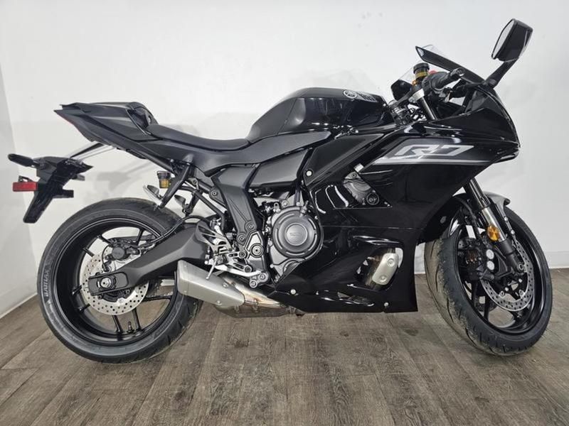 NEW 2026 YAMAHA YZFR7 Image 3