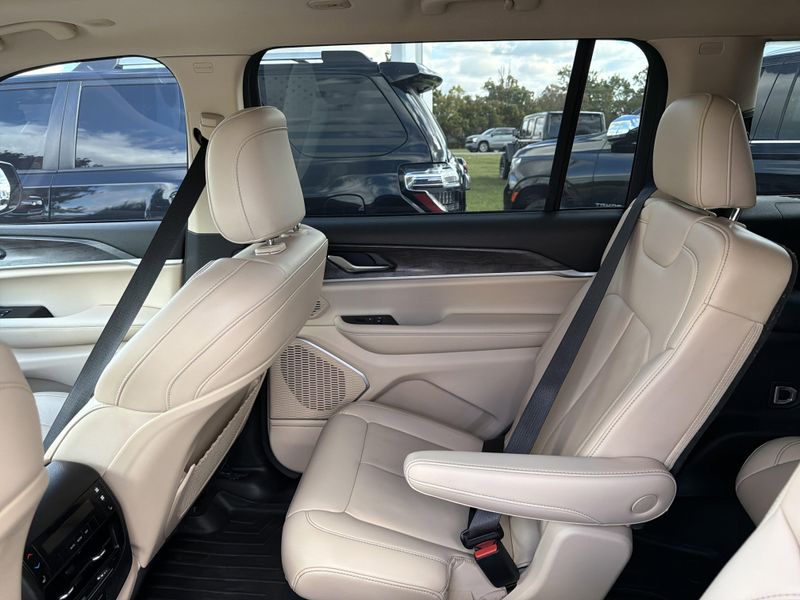 Used 2021 Jeep Grand Cherokee L LimitedImage 17