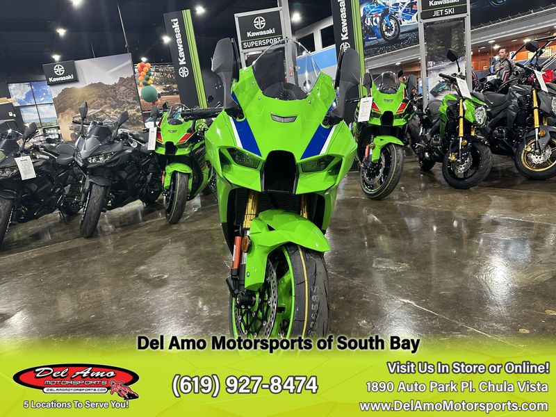 2024 Kawasaki ZX1002LRFBL-GN2  in a LIME GREEN/PEARL CRYSTAL WHITE/BLUE exterior color. Del Amo Motorsports of South Bay (619) 547-1937 delamomotorsports.com 