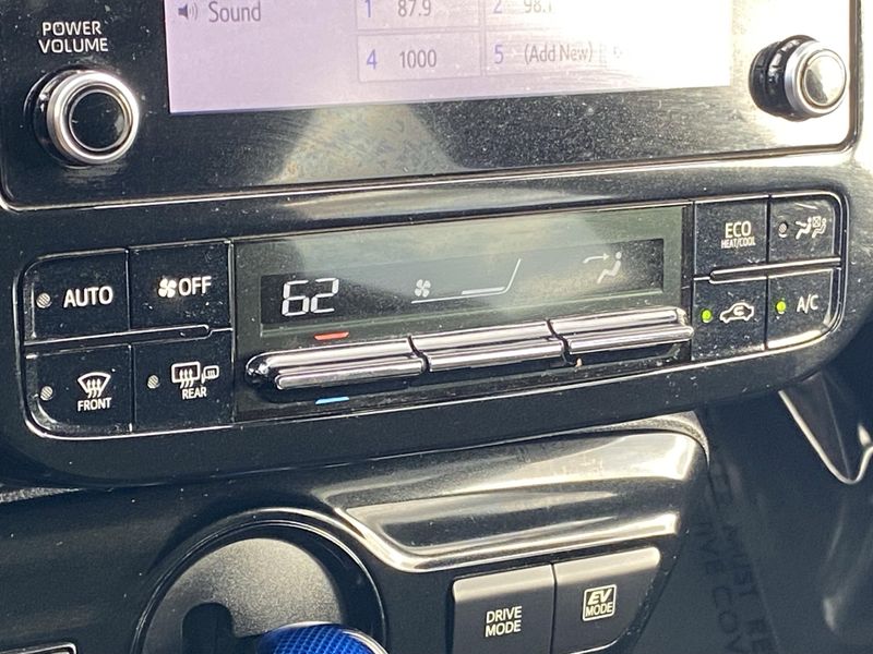 Used 2020 Toyota Prius LEImage 21