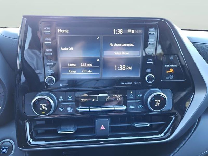 Used 2021 Toyota Highlander LE