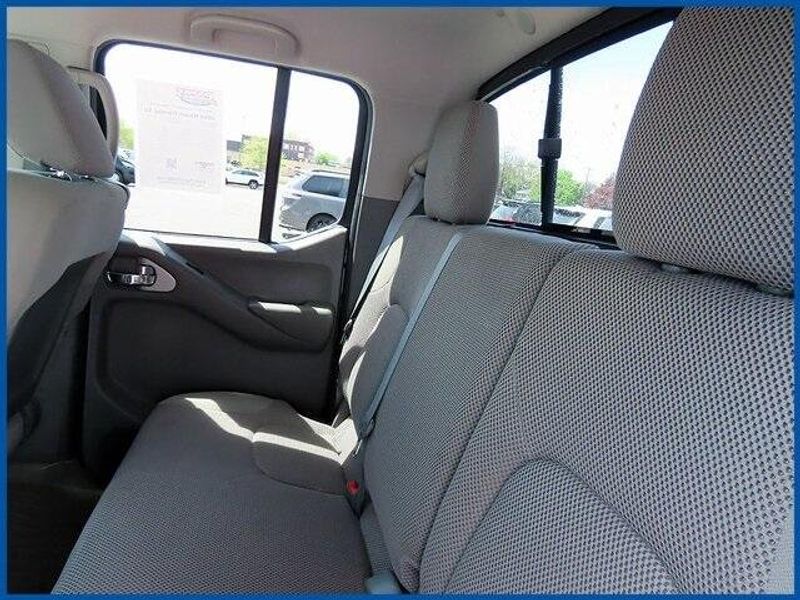 2014 Nissan Frontier SVImage 11