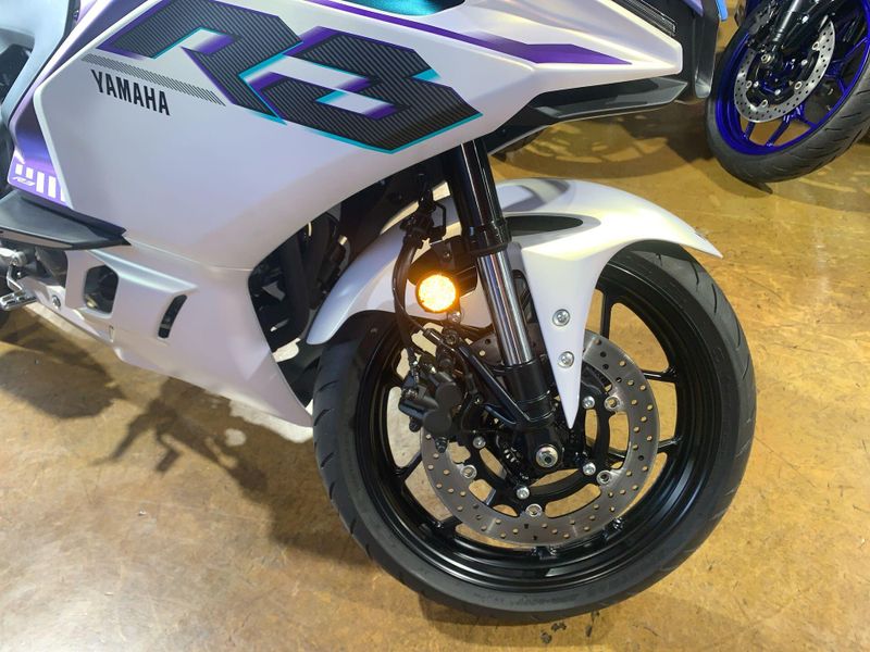 New 2025 Yamaha YZF-R3 ABS Image 2