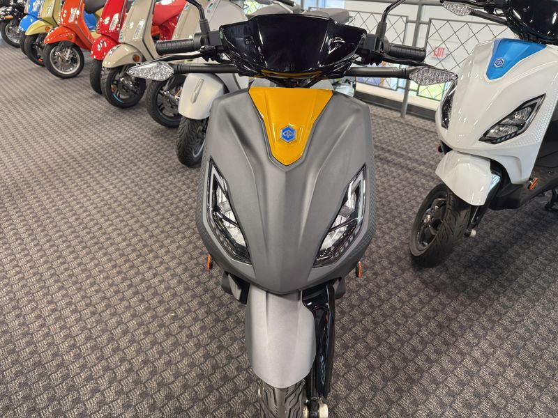 2022 PIAGGIO 1 ACTIVE in a SUNSHINEMIX GREY exterior color. Cross Country Powersports 732-491-2900 crosscountrypowersports.com 