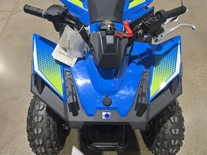2025 Polaris OUTLAW 70 EFI VELOCITY BLUE AND LIFTED LIME Image 7