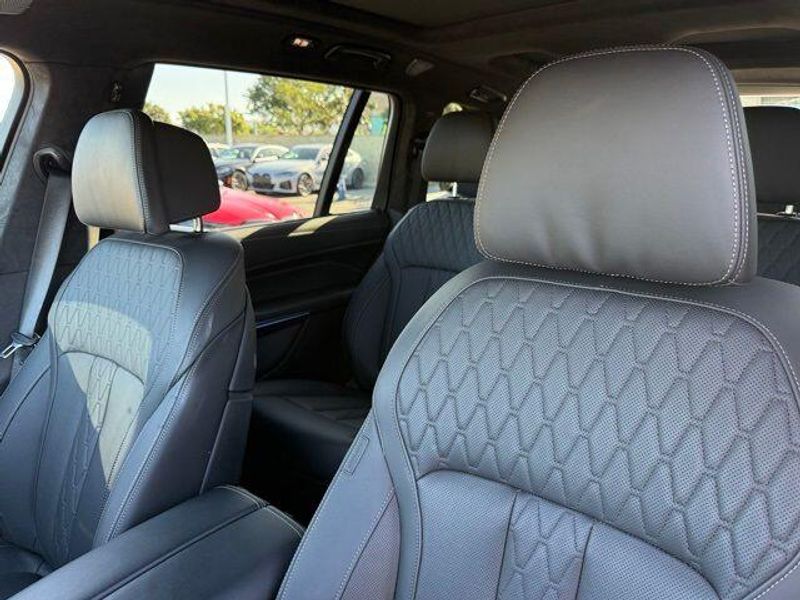 Used 2025 BMW X7 M60iImage 24