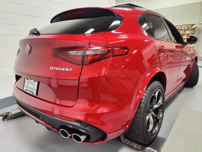 2023 Alfa Romeo Stelvio Quadrifoglio AWD w/SunroofImage 17