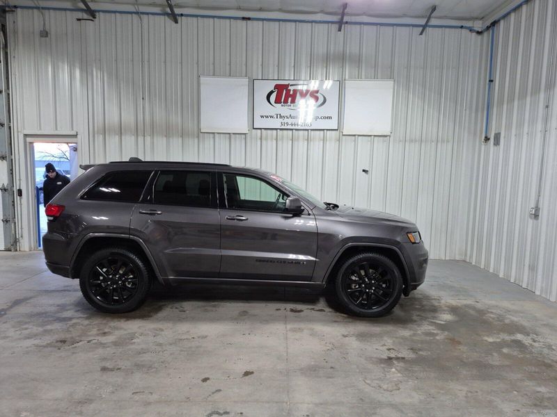 2021 Jeep Grand Cherokee Laredo XImage 1