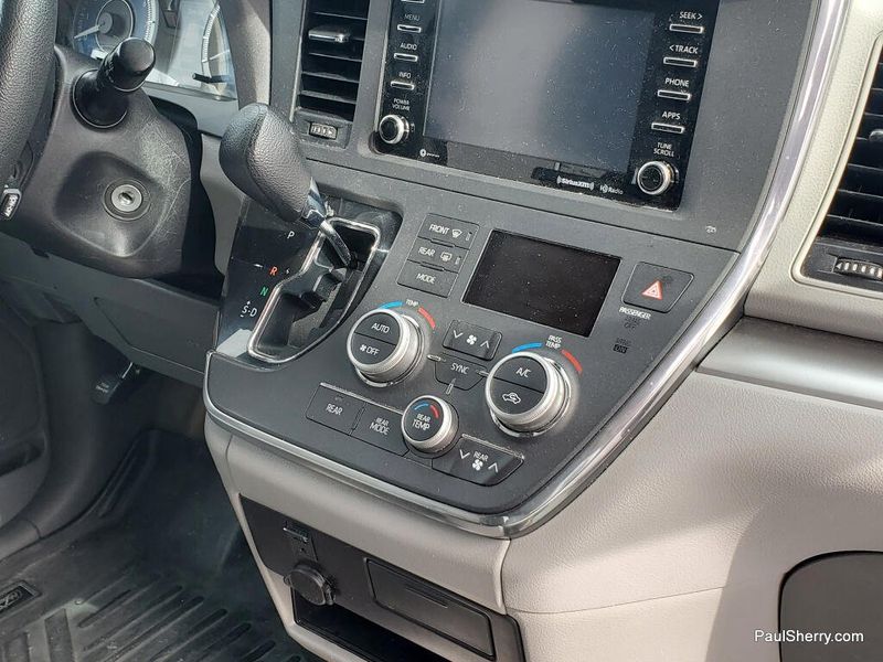 Used 2018 Toyota Sienna LE