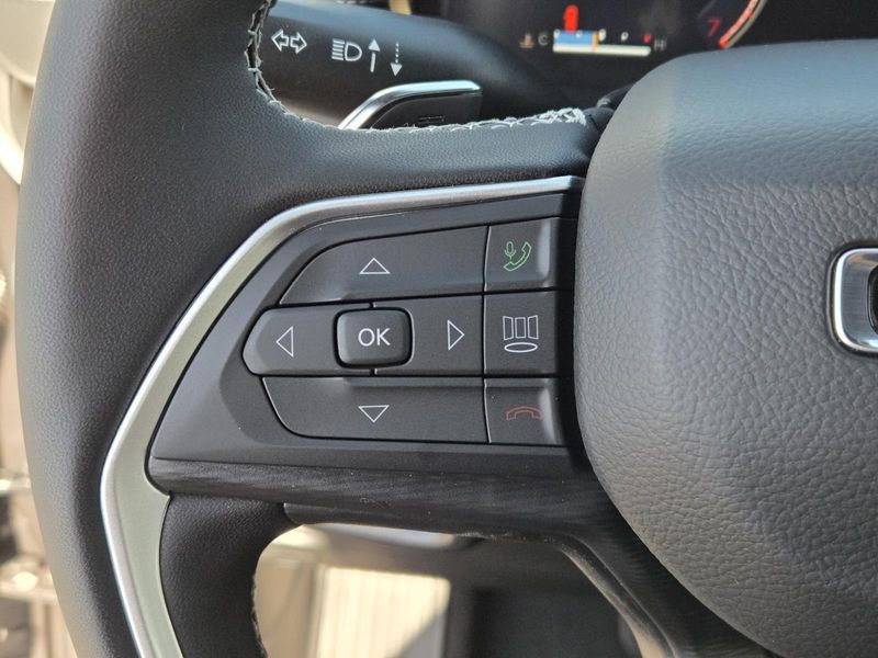 New 2026 Jeep Grand Cherokee Laredo X 4x2